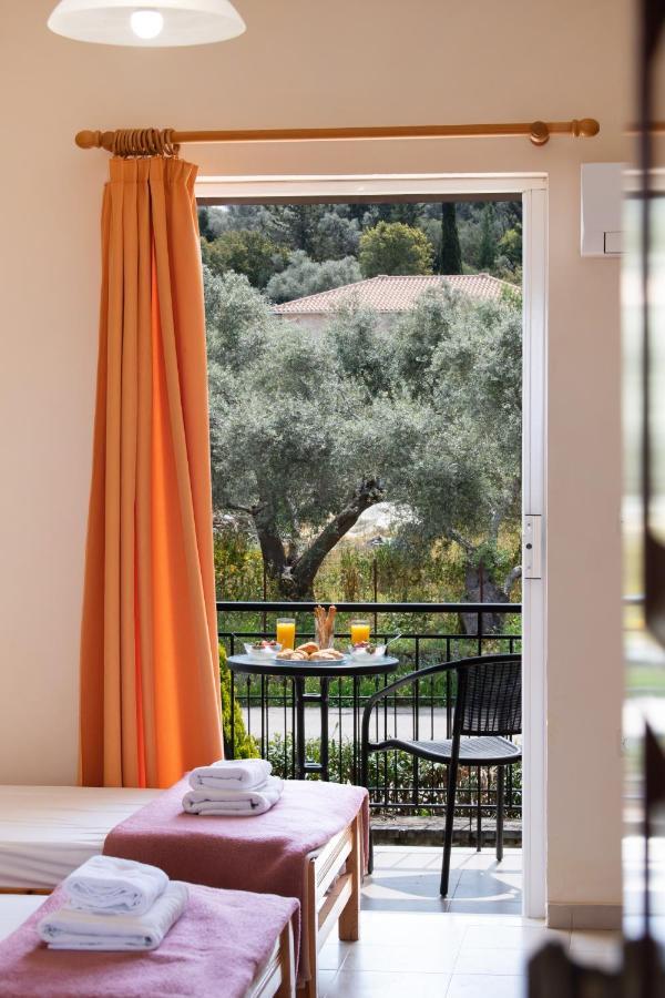 Amarandos Studios With Swimming Pool By Imagine Lefkada Tsoukaládhes Buitenkant foto